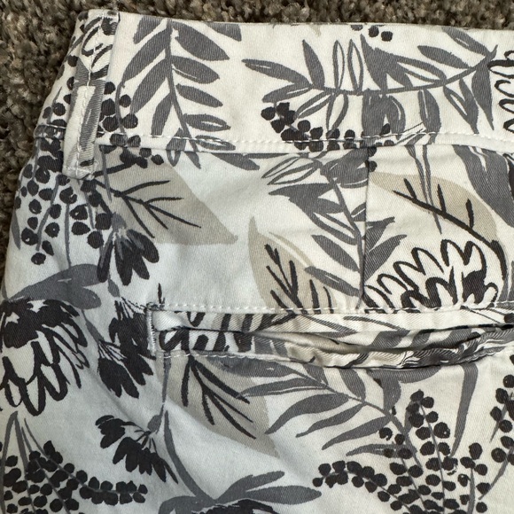 Women's Black and White Palm Print Shorts - Picture 5 of 6